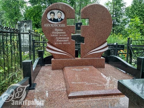 Захоронение ПОСЛЕ реставрации - вид спереди